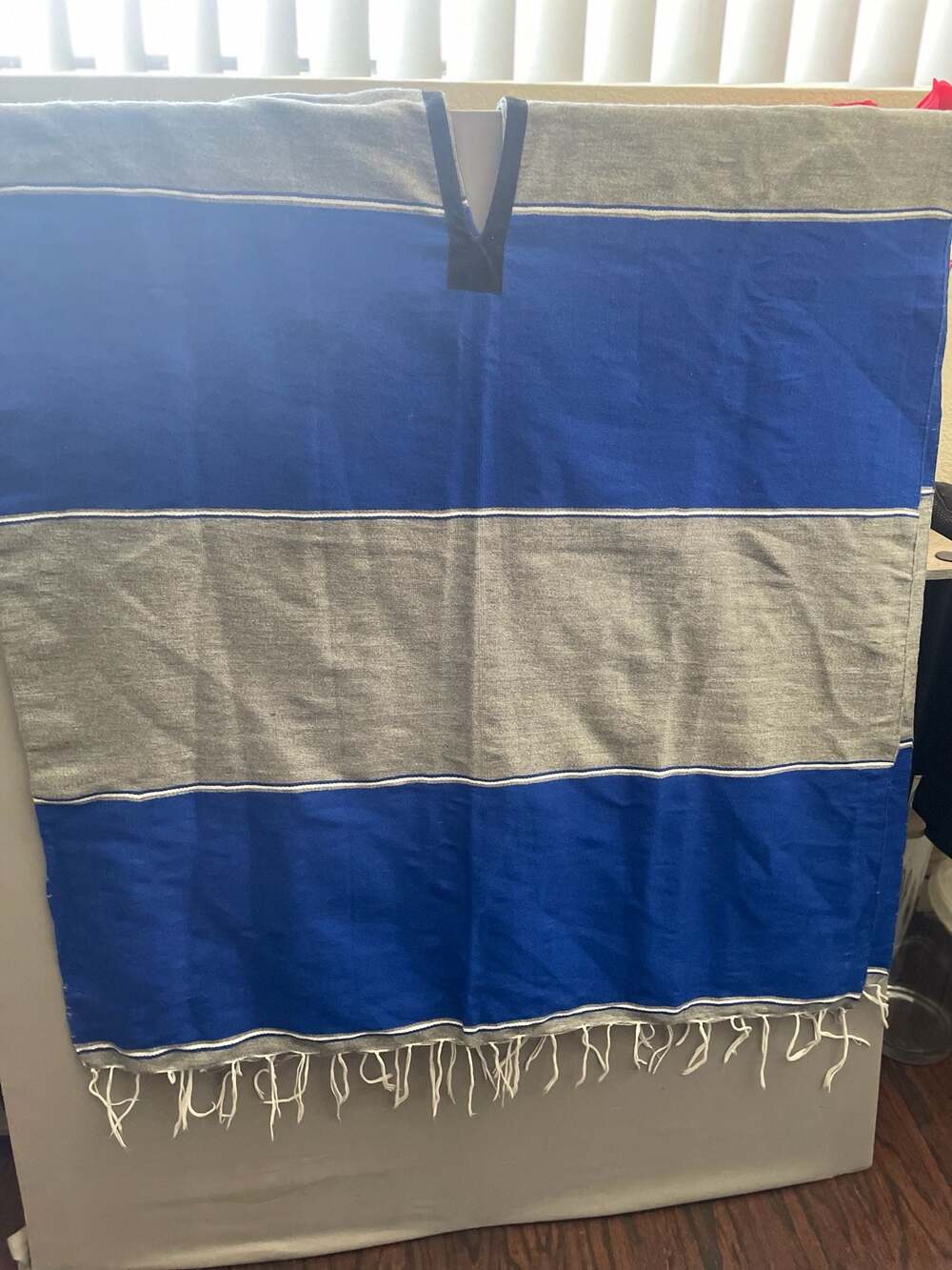 Los Angeles Dodgers Mexican Stitched Serape Poncho Pullover with Fringe - Picture 4 of 6
